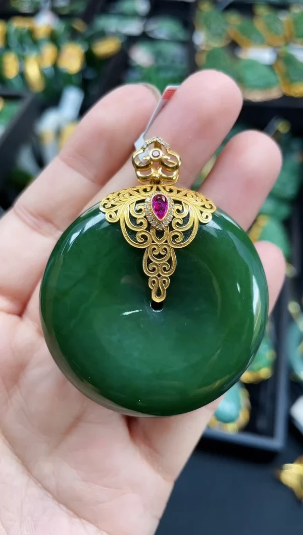 【闪购商品】和田玉吊坠18K金镶嵌多样性发一