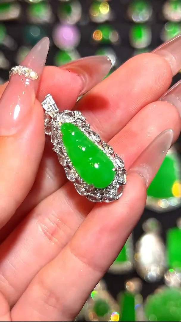 未镶嵌戒指翡翠吊坠