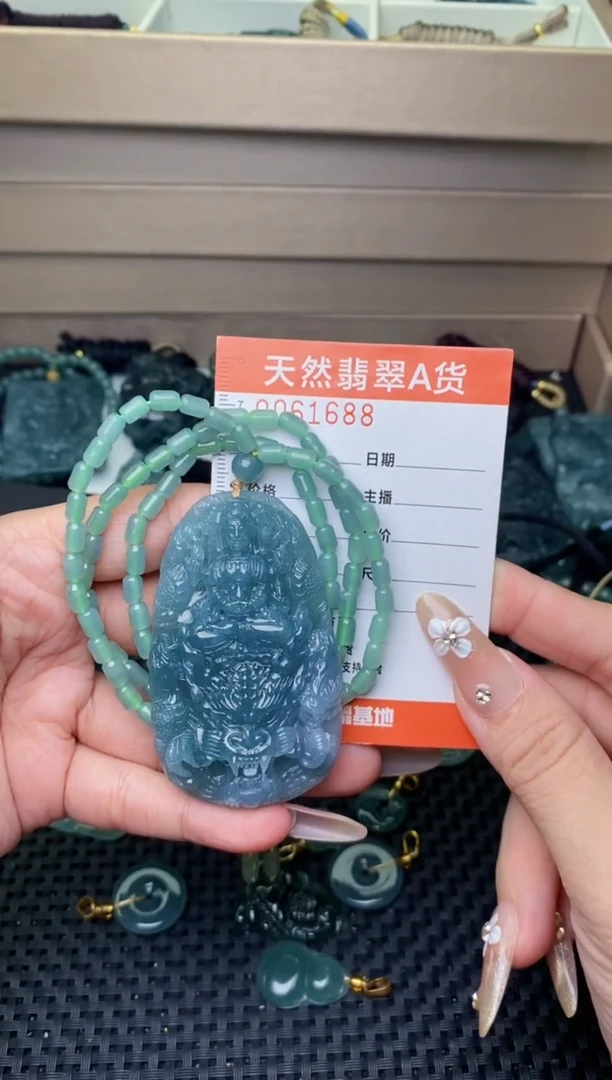 翡翠未镶嵌颈饰