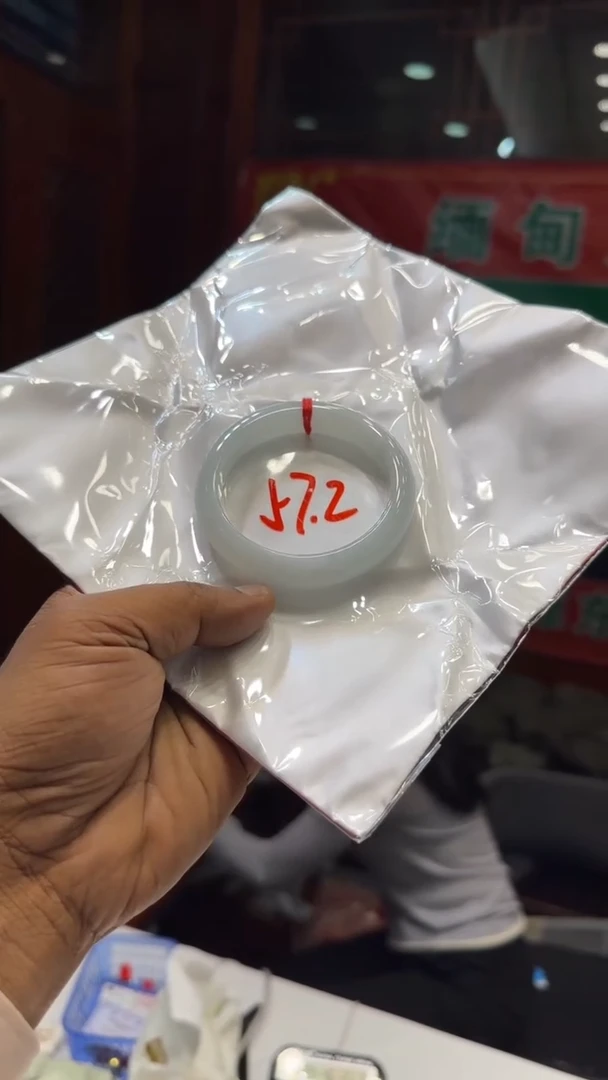 未镶嵌手镯翡翠手镯