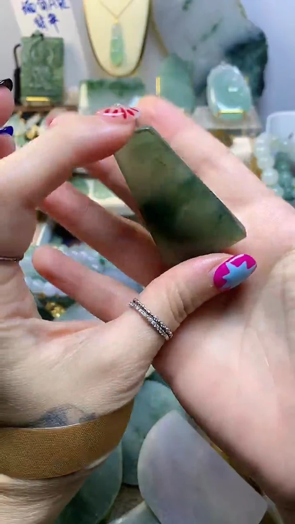 未镶嵌挂件翡翠娜 缅甸A货翡翠，没有运费险