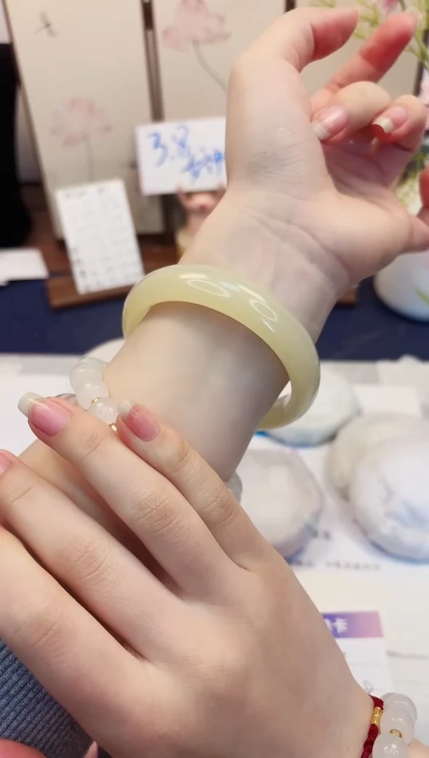 【闪购商品】石英质玉手镯未镶嵌27-晴水-圈口58