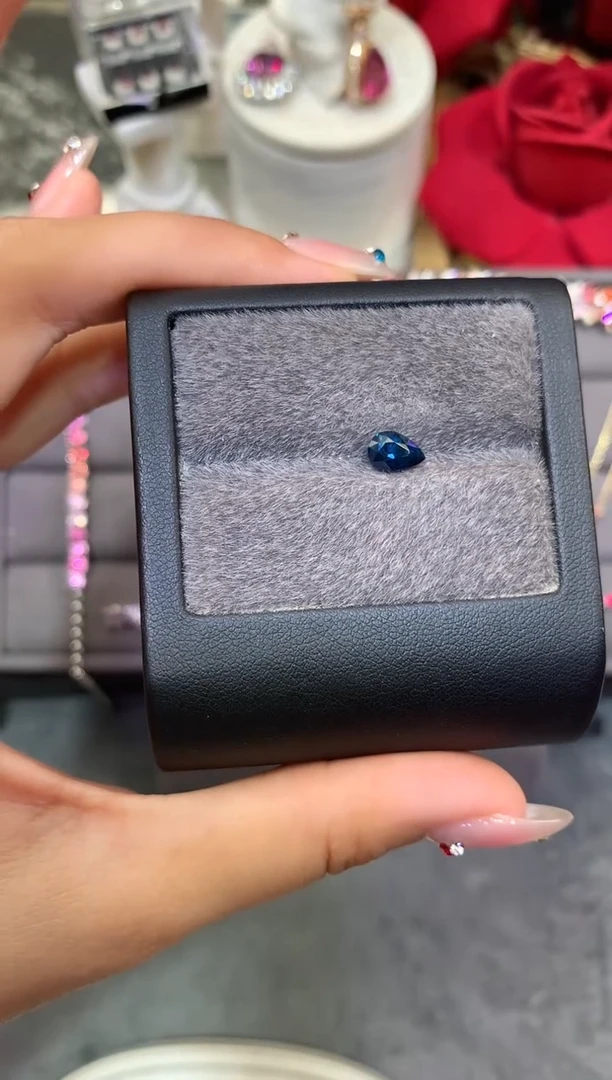 未镶嵌裸石定制尖晶石水滴 钴尖晶 1.05ct