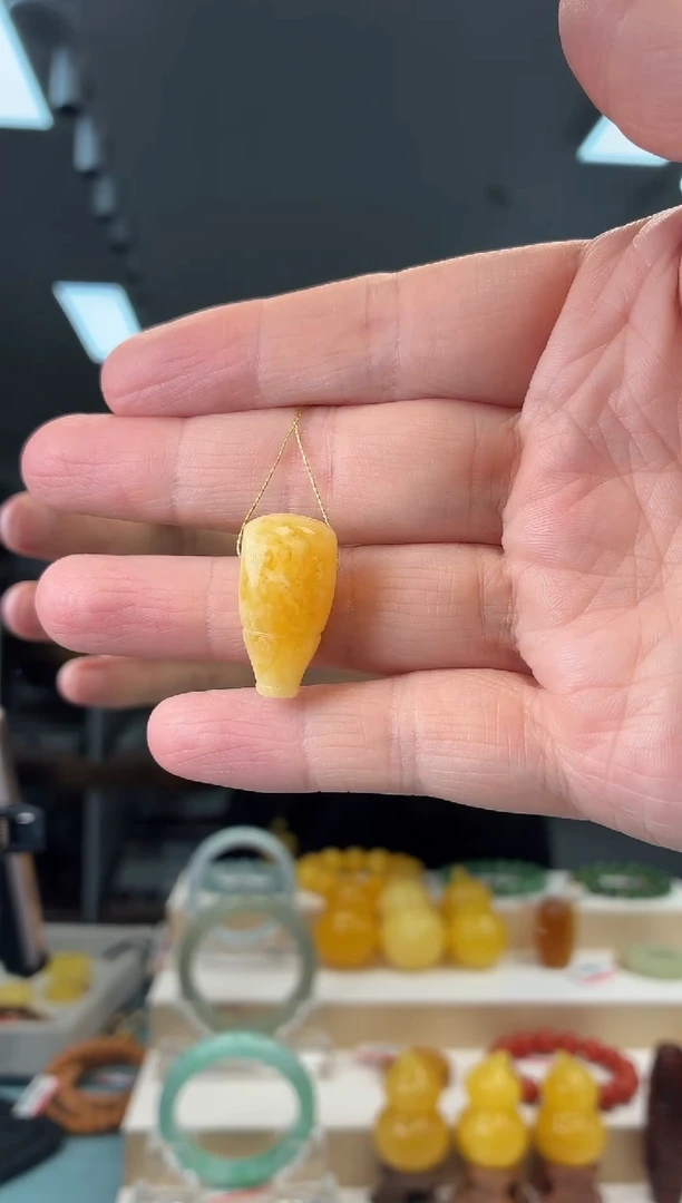 琥珀颈饰未镶嵌三通