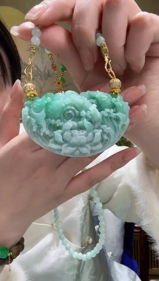 颈饰未镶嵌翡翠吊坠