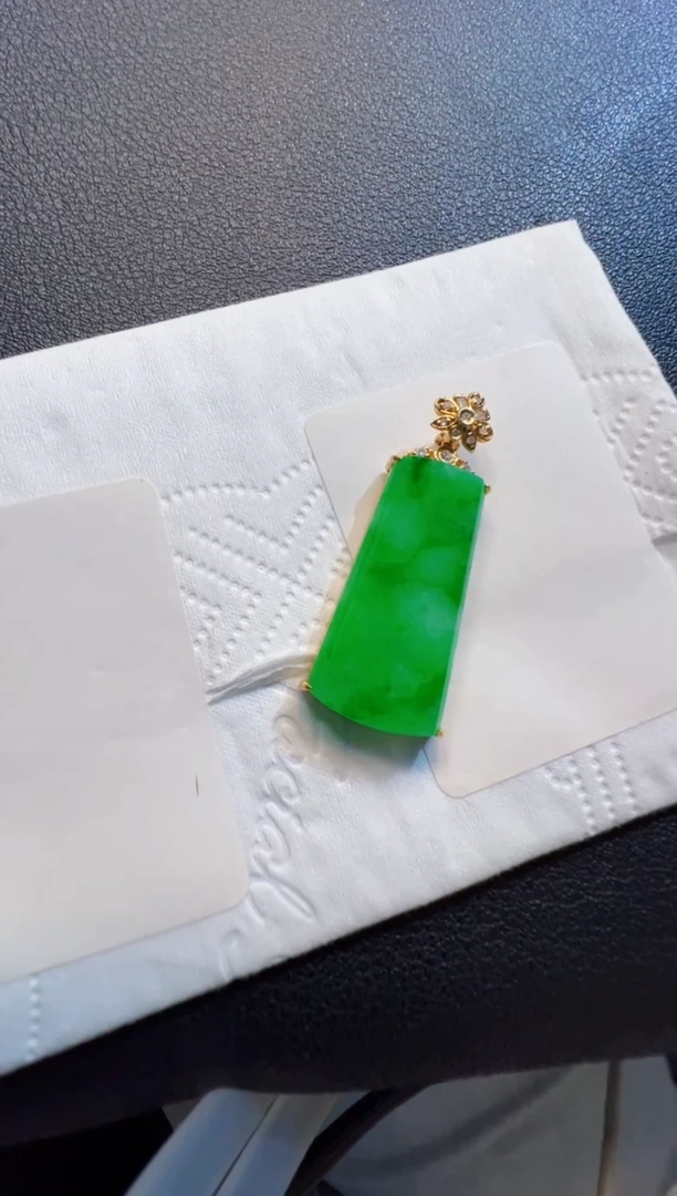 翡翠18K金镶嵌吊坠(不含链)5800