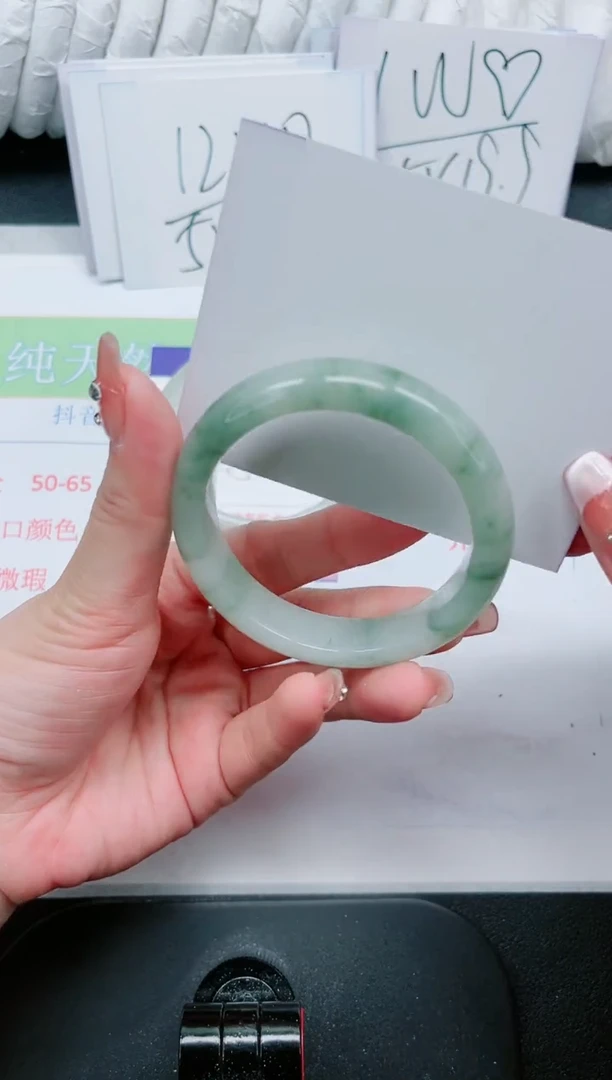 【闪购商品】石英质玉手镯未镶嵌175