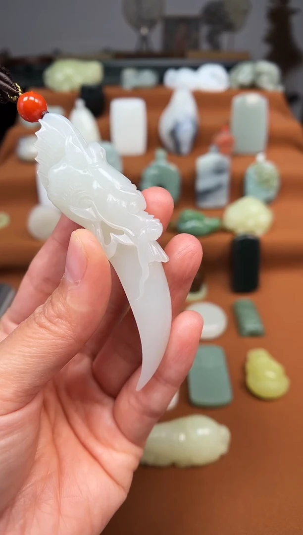 颈饰未镶嵌和田玉龙牙