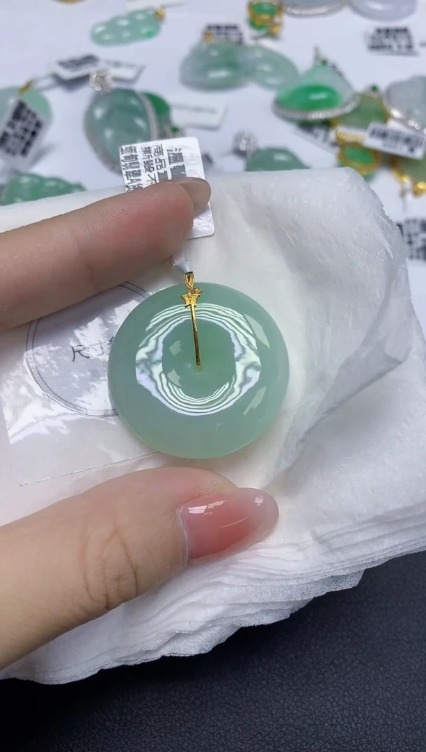 颈饰18K金镶嵌翡翠天然缅甸翡翠A货多样性发一件