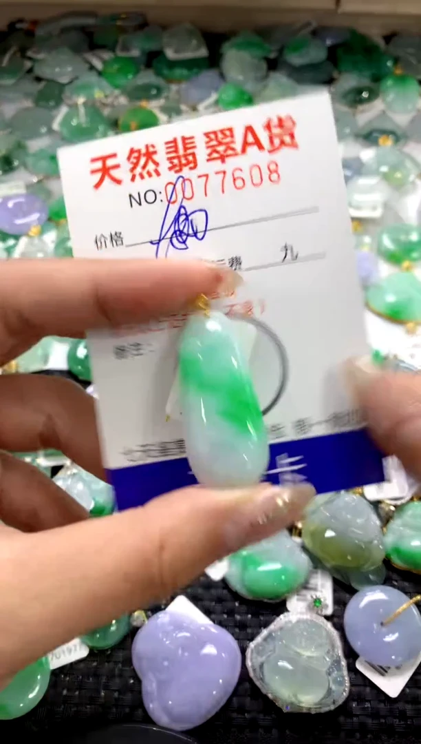 颈饰18K金镶嵌翡翠1111111111111111