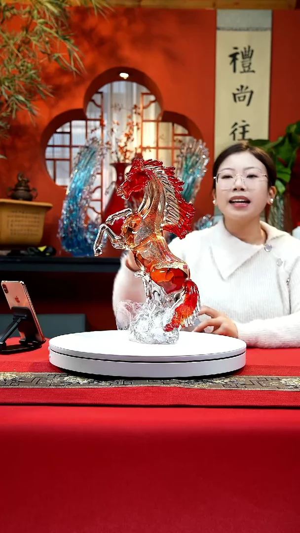 手工艺品琉璃红立马