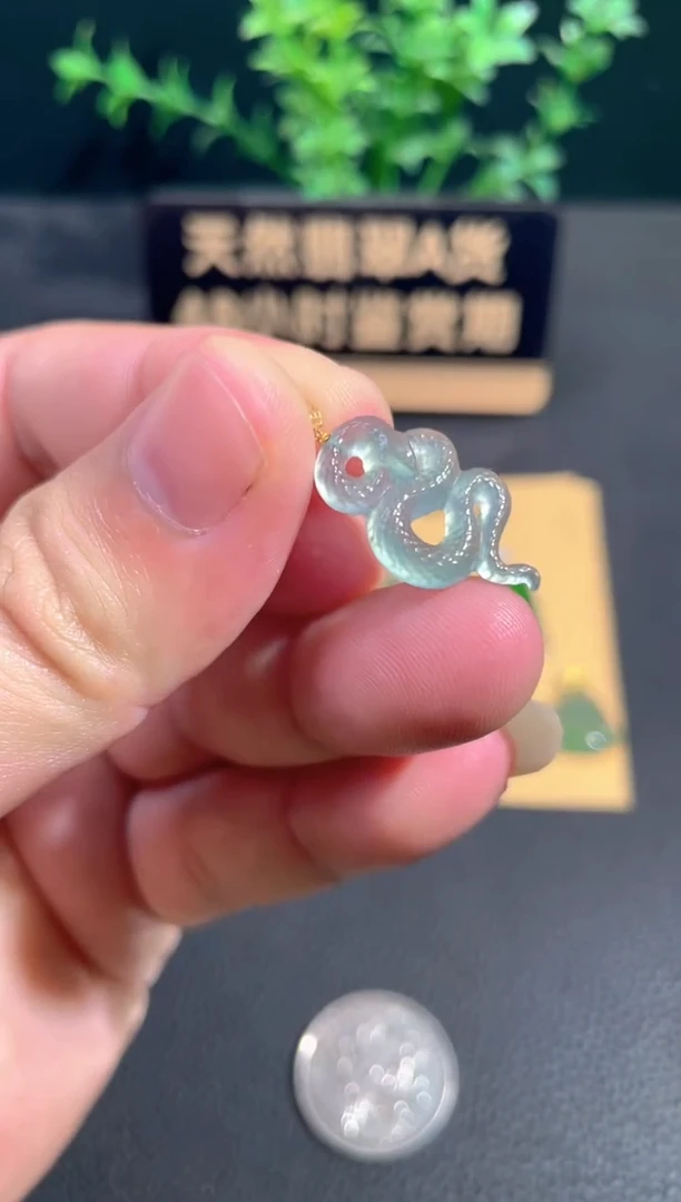 颈饰18K金镶嵌翡翠翡翠