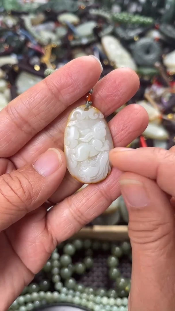 【闪购商品】和田玉颈饰未镶嵌多样性发货没有证书，拍一发一.有瑕