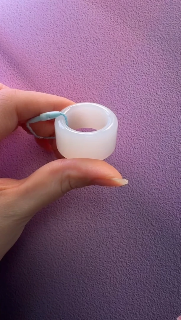 未镶嵌戒指和田玉扳指