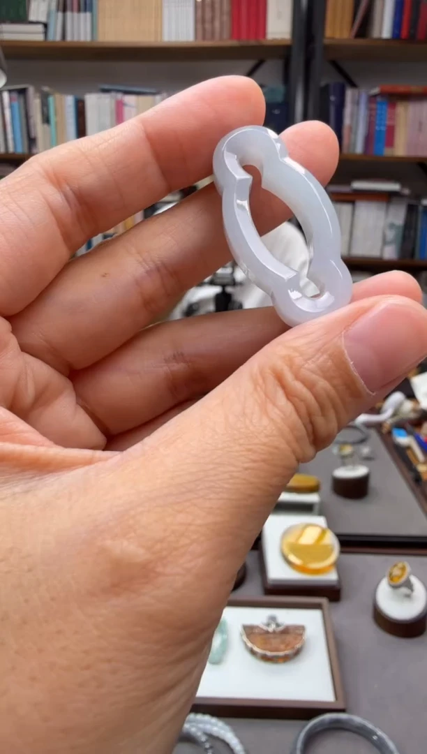 翡翠未镶嵌颈饰皮带扣