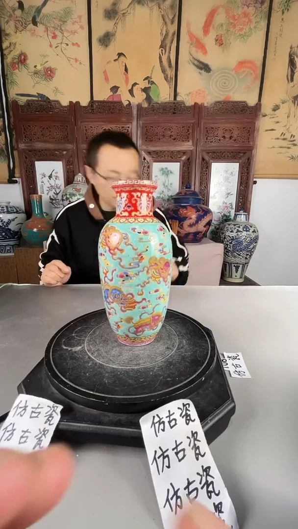 景德镇瓷绿釉珐琅彩摆件