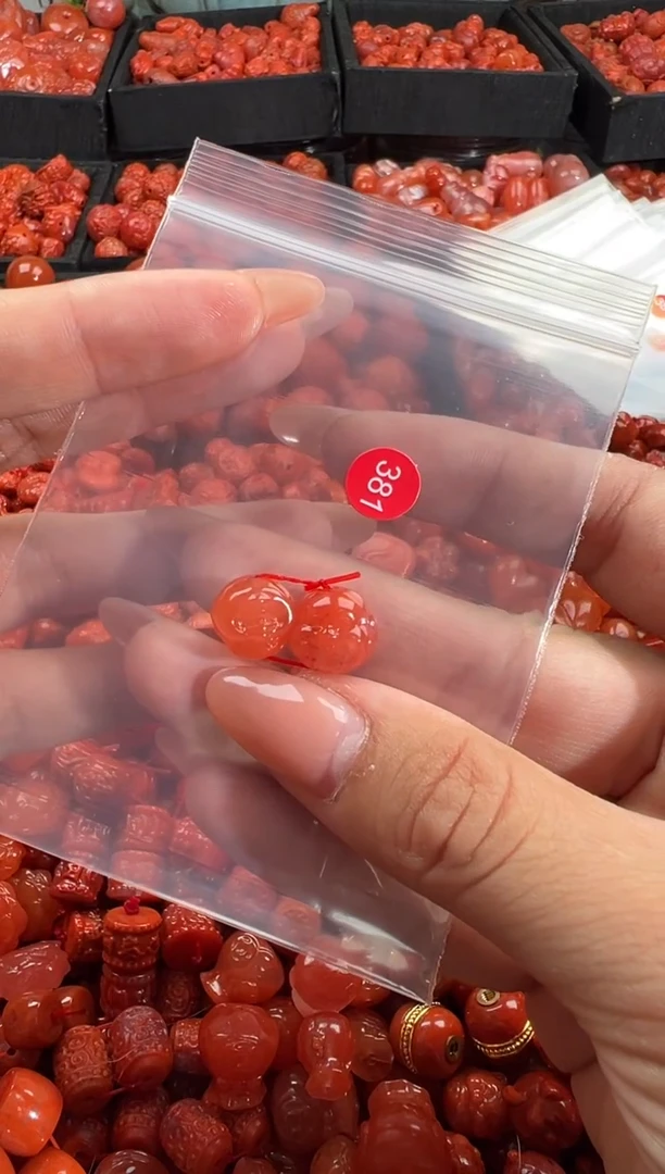 南红玛瑙未镶嵌颈饰1