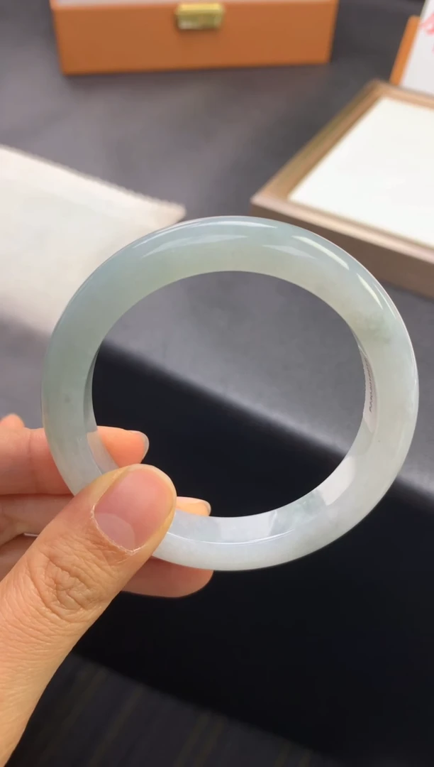 未镶嵌手镯翡翠退货需手镯吊牌标签完好