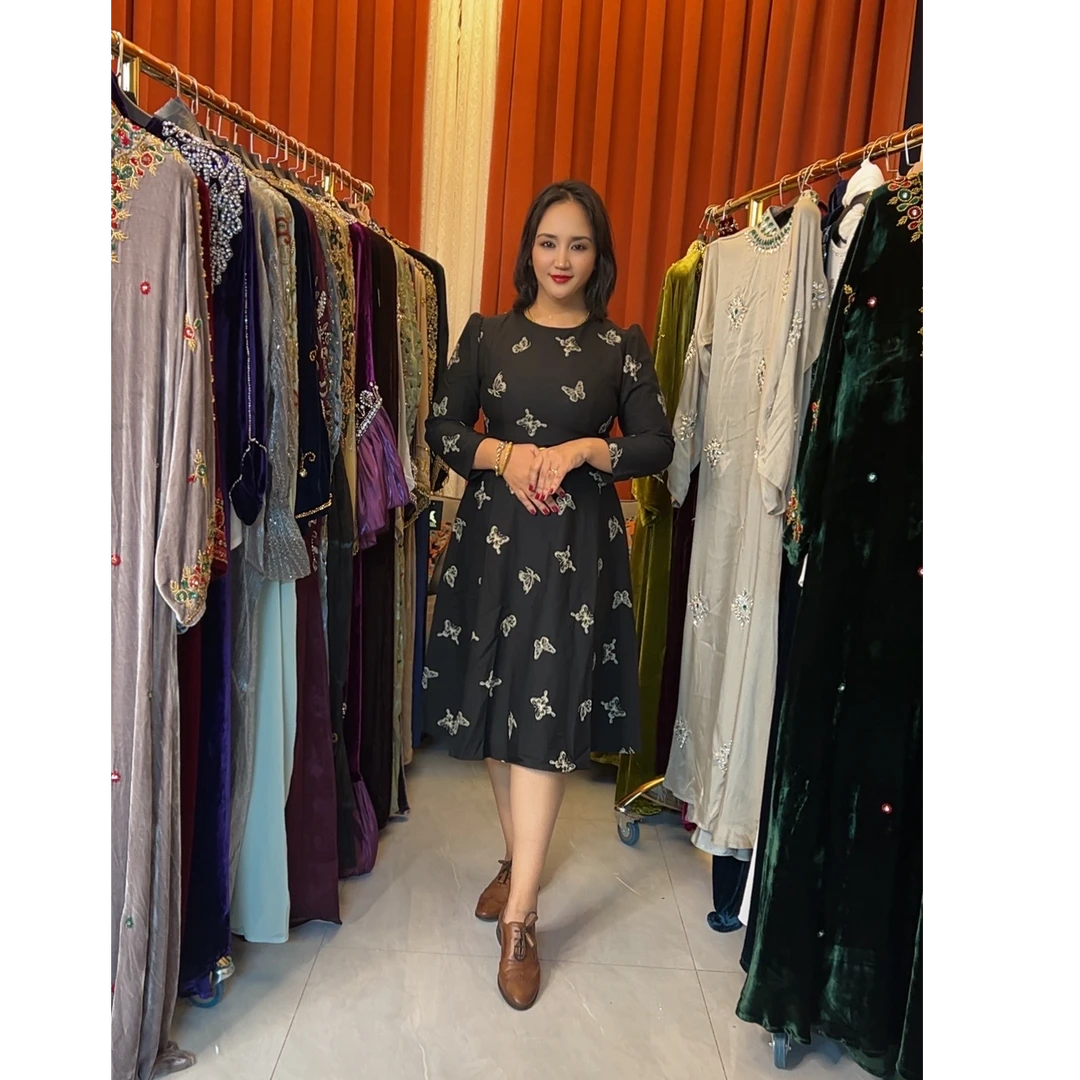 黑蝴蝶显瘦连衣裙气质