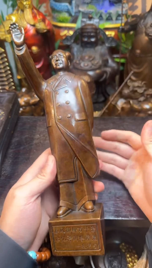 潼潼古铜只卖真铜！（摆手站立伟人像）