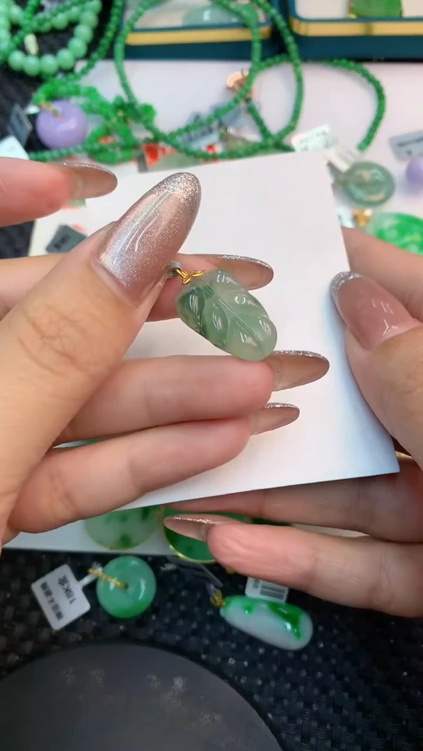 颈饰18K金镶嵌翡翠1