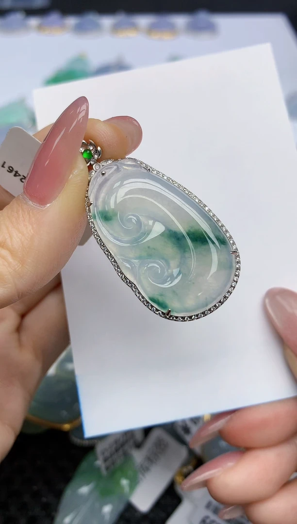 【闪购商品】翡翠挂件18K金镶嵌天然翡翠A货