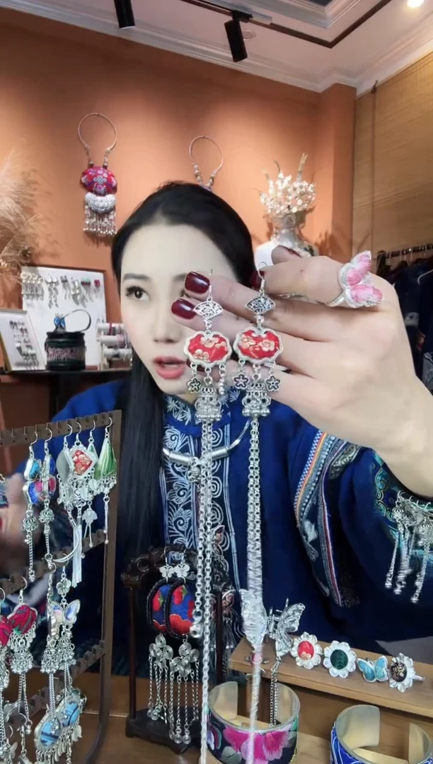 【闪购商品】刺绣纯手工民族风耳环