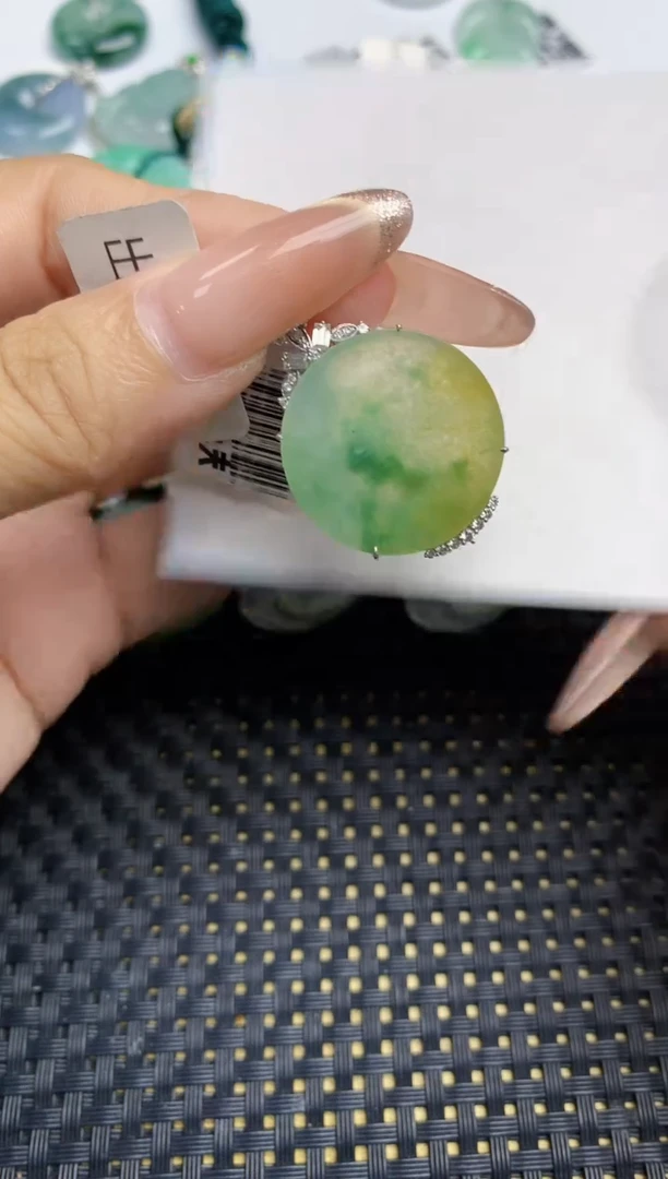 颈饰18K金镶嵌翡翠天然缅甸A货翡翠百元以上9元证书费自理