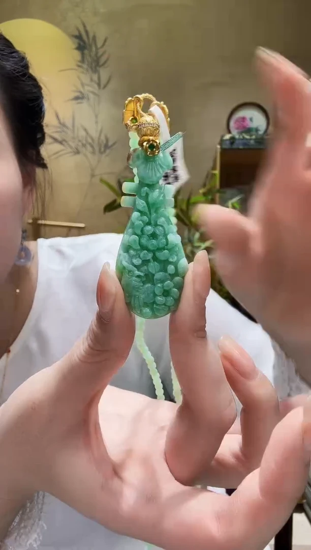 颈饰未镶嵌翡翠吊坠