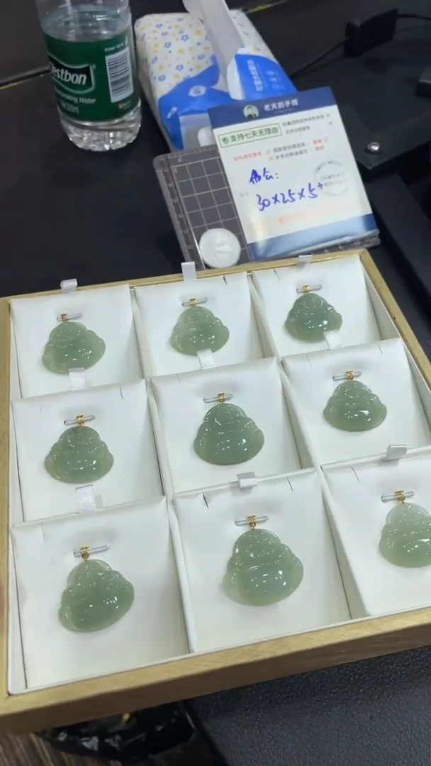 【闪购商品】翡翠颈饰18K金镶嵌18K翡翠佛公/多样性发其一CP