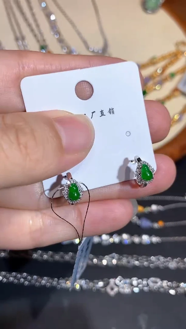 18K金镶嵌翡翠耳饰耳饰
