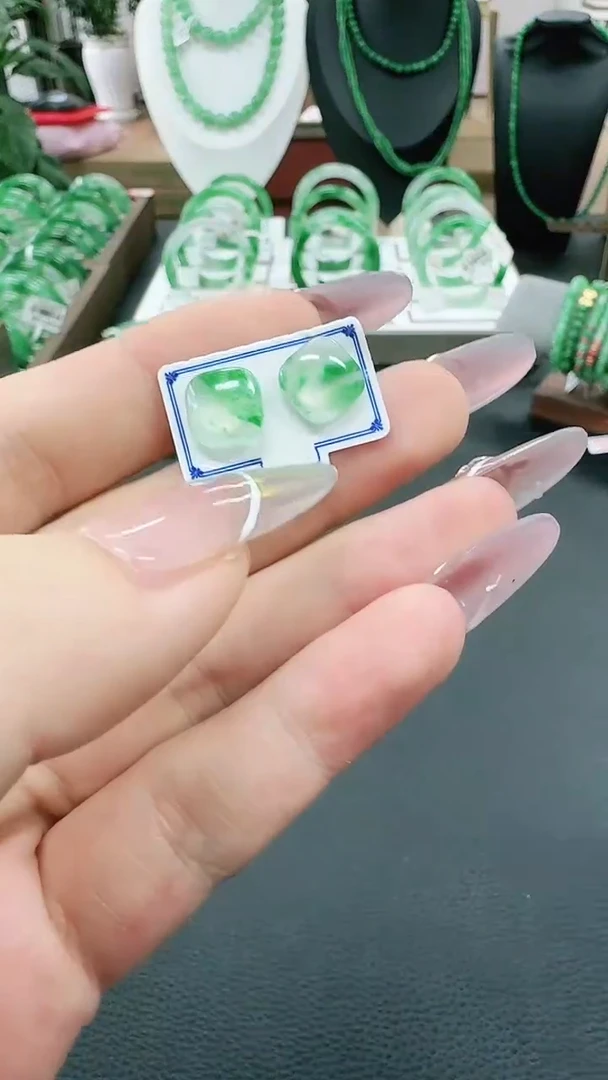 未镶嵌1石英质玉（非洲翠）/0570