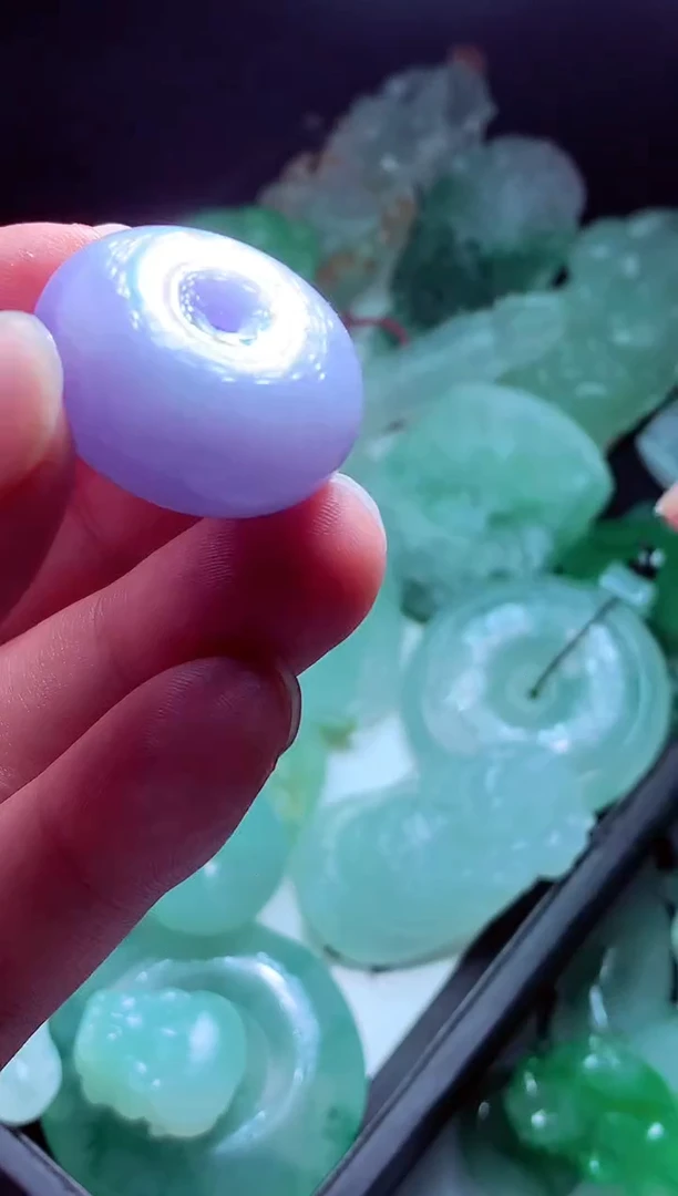 未镶嵌定制翡翠梦*?翡翠毛货定制