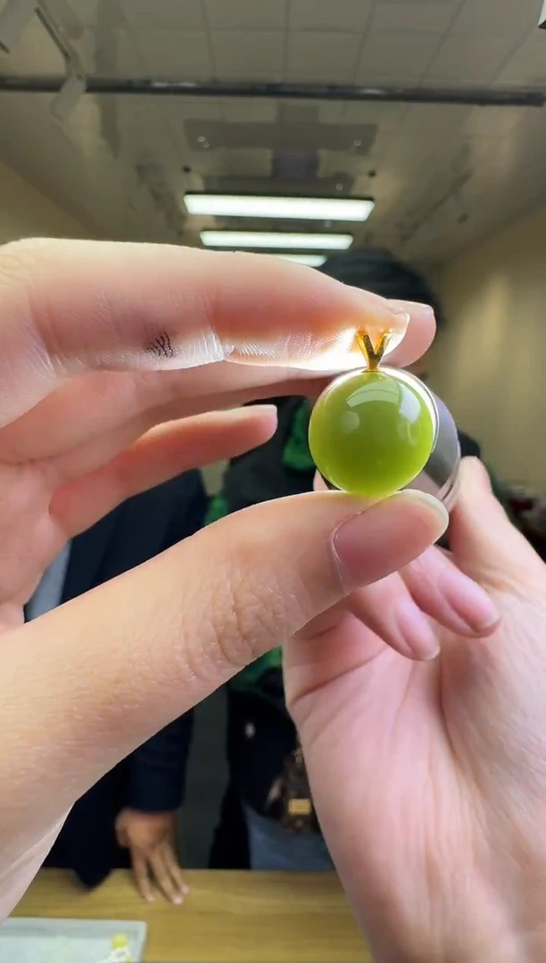 吊坠(赠链)18K金镶嵌和田玉多样性发一件 025