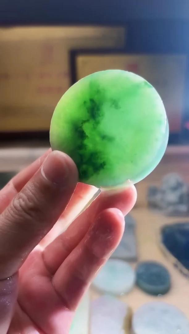 翡翠挂件未镶嵌A货张麦8262