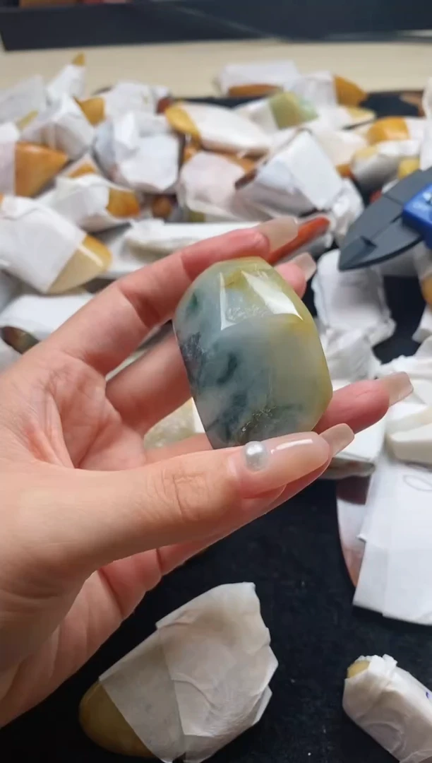 翡翠裸石翡翠挂件裸石