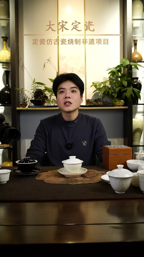 微瑕 白釉元宝型三才盖碗