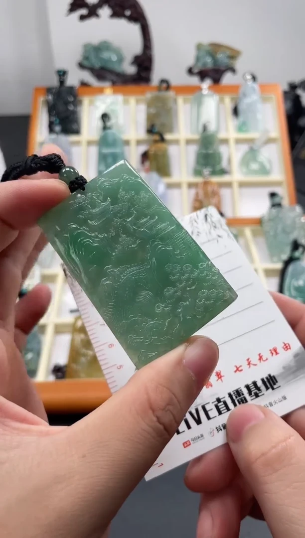 【闪购商品】翡翠颈饰未镶嵌山水