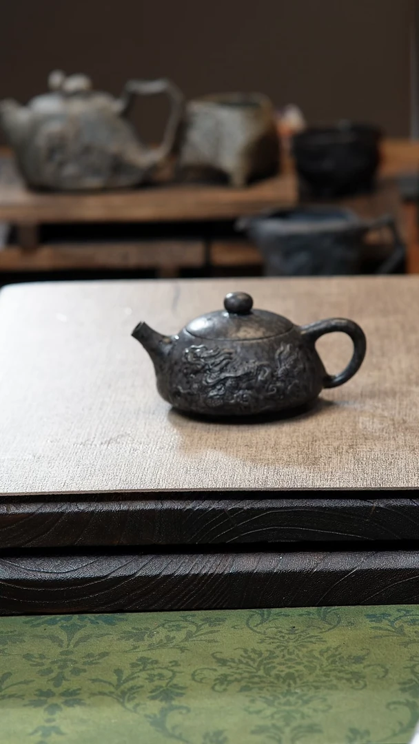 庄惠东老师作品冰碛岩重工雕刻双龙石瓢壶