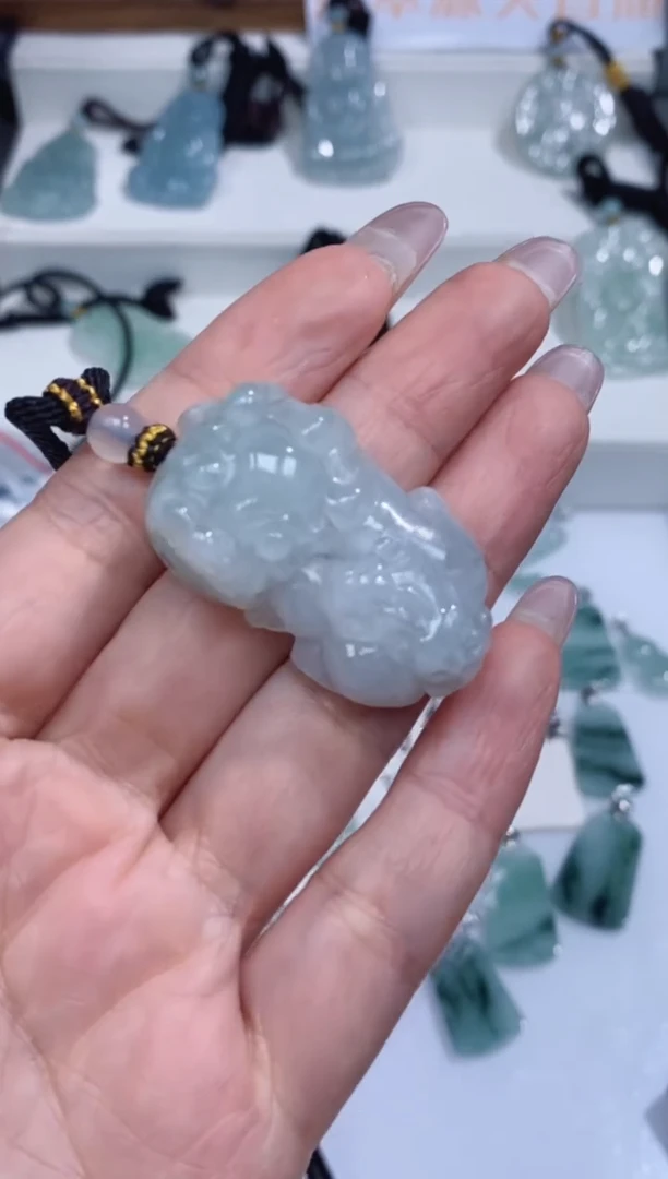 颈饰未镶嵌翡翠吊坠