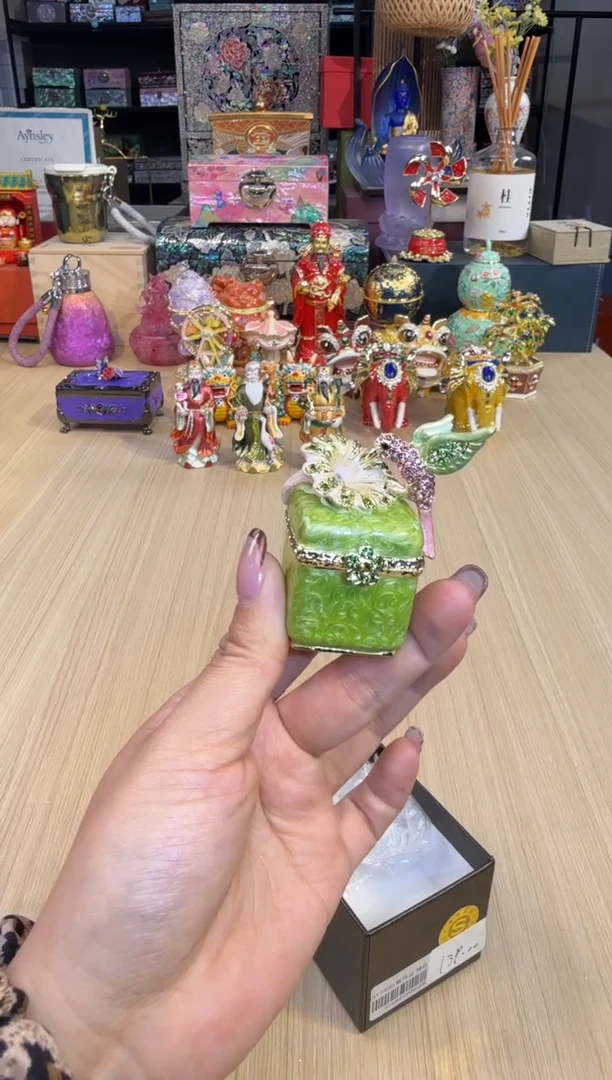 61七宝绿色蜂鸟盒