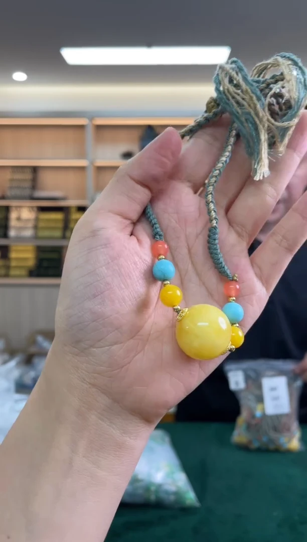 未镶嵌蜜蜡裸石多样性发一件