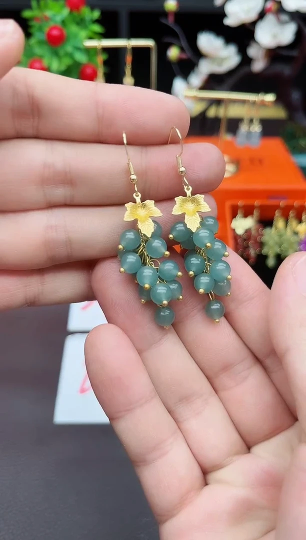 石英质玉（天山翠）银S925镶嵌耳钉蓝葡萄