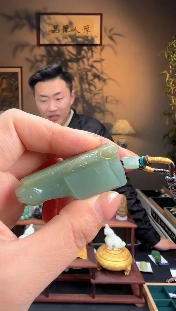 未镶嵌和田玉挂件碧玉粉青仿古马首l1