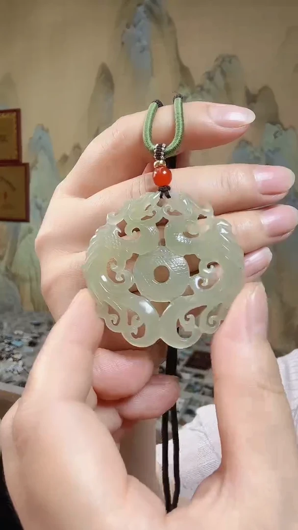 和田玉未镶嵌颈饰.