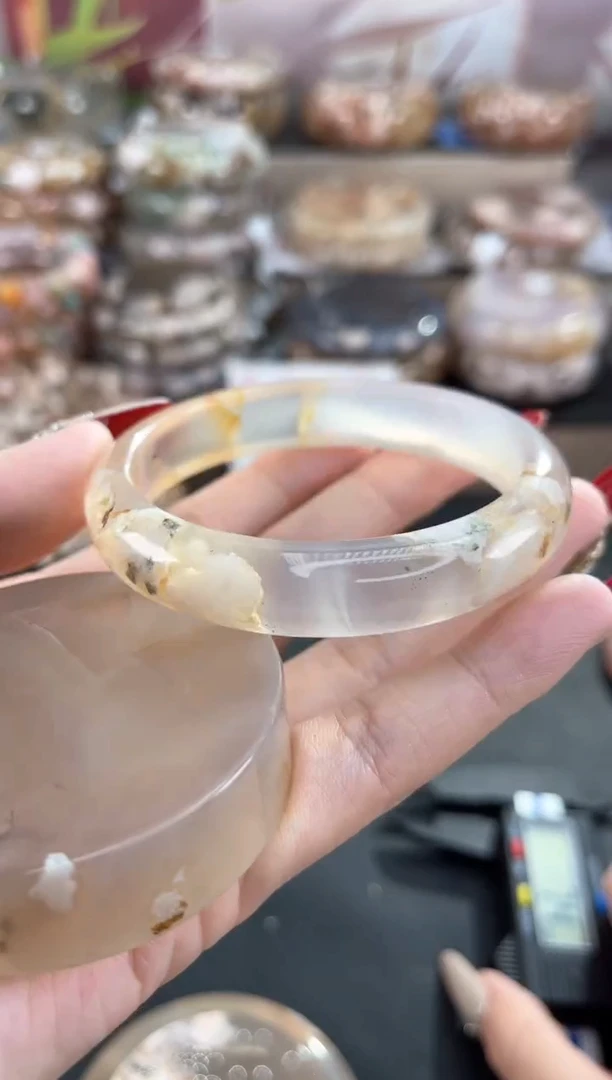 未镶嵌手镯石英质玉57