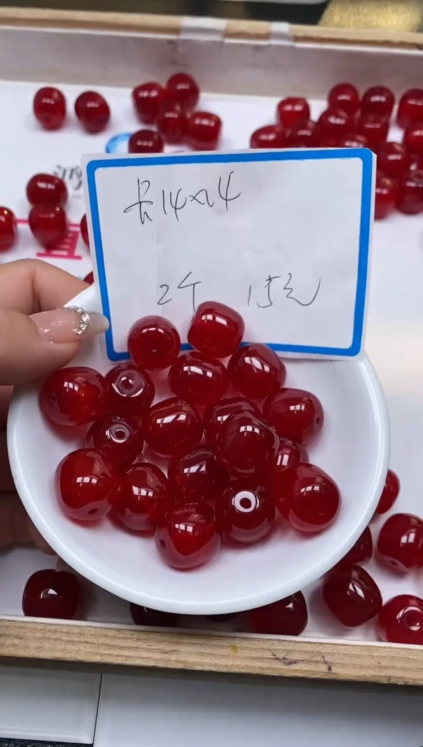 玛瑙未镶嵌手饰B548 鸽血红老型14mm 2个15元