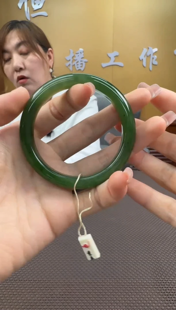 【闪购商品】和田玉手镯未镶嵌57