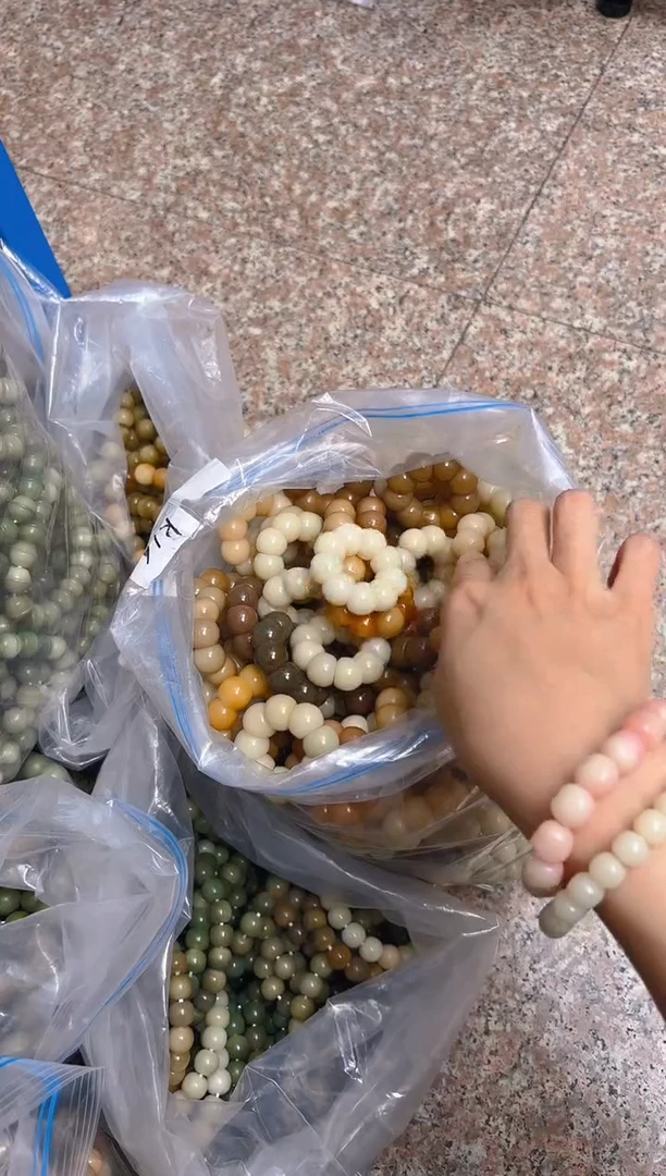 吊坠菩提根/象牙果混色手捻  颜色随机一条