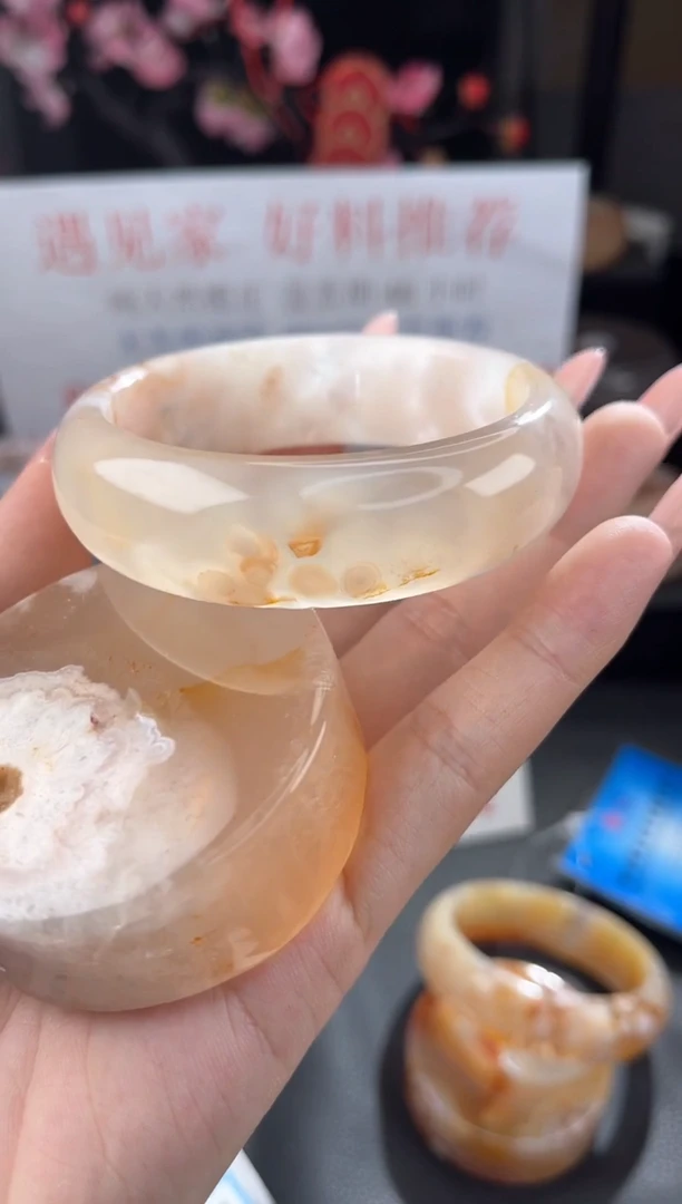 【闪购商品】石英质玉手镯未镶嵌57